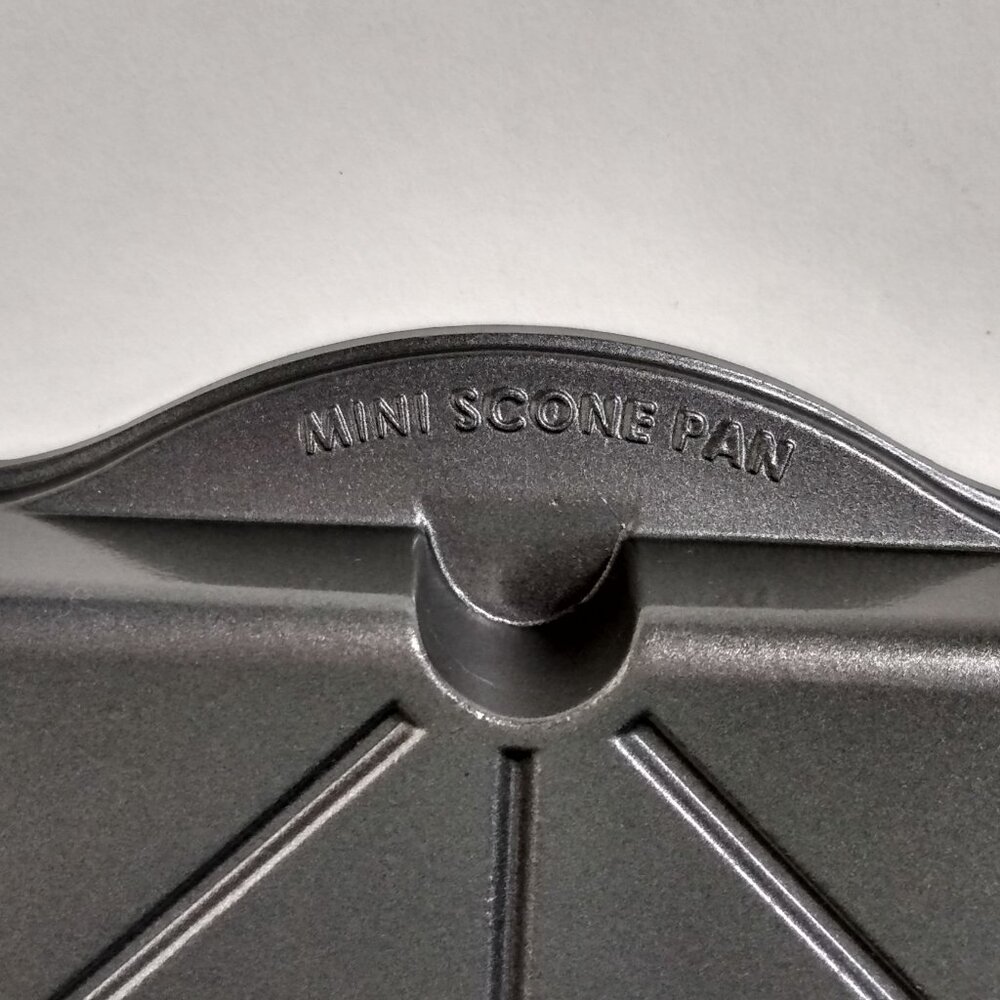 Nordic Ware Mini Scone Cornbread Pan Nonstick Cast Aluminum 9.5" Square USA NWOT - Picture 7 of 7